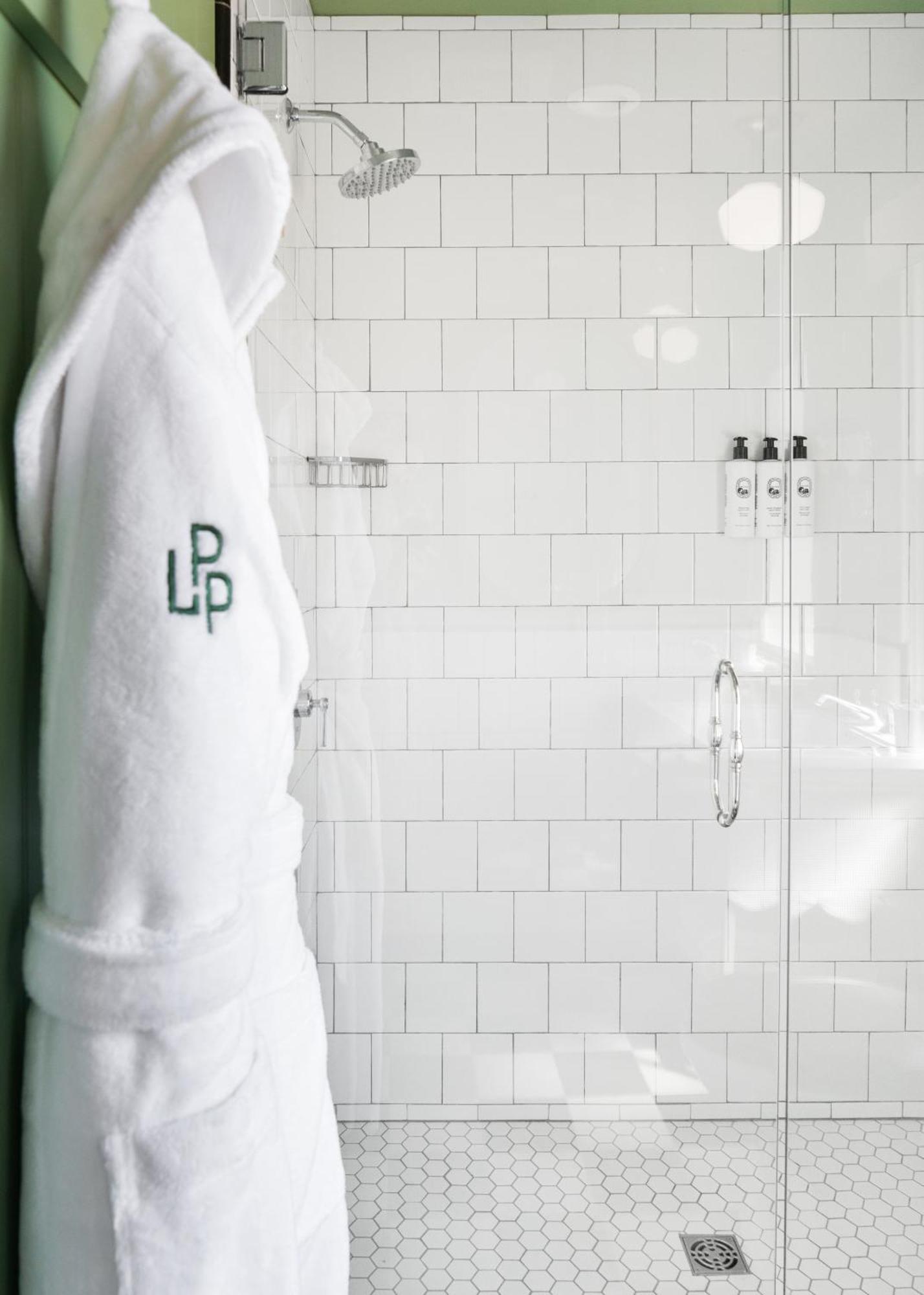 Hotel Le Petit Pali At 8th Ave 4*