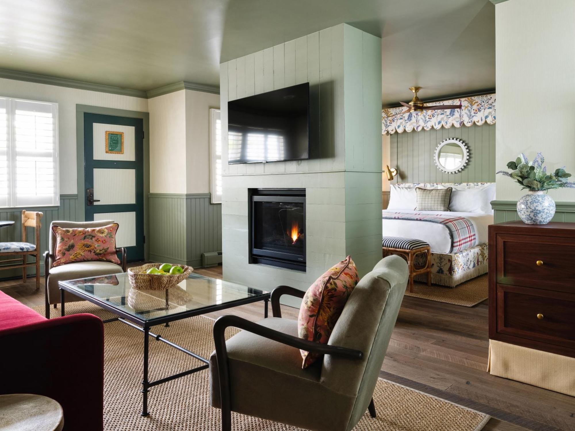 Hotel Le Petit Pali At 8th Ave 4*